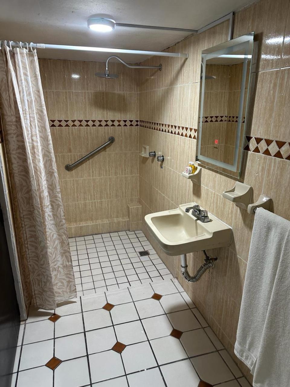 Hotel Zapotlan سيوداد غوزمان المظهر الخارجي الصورة