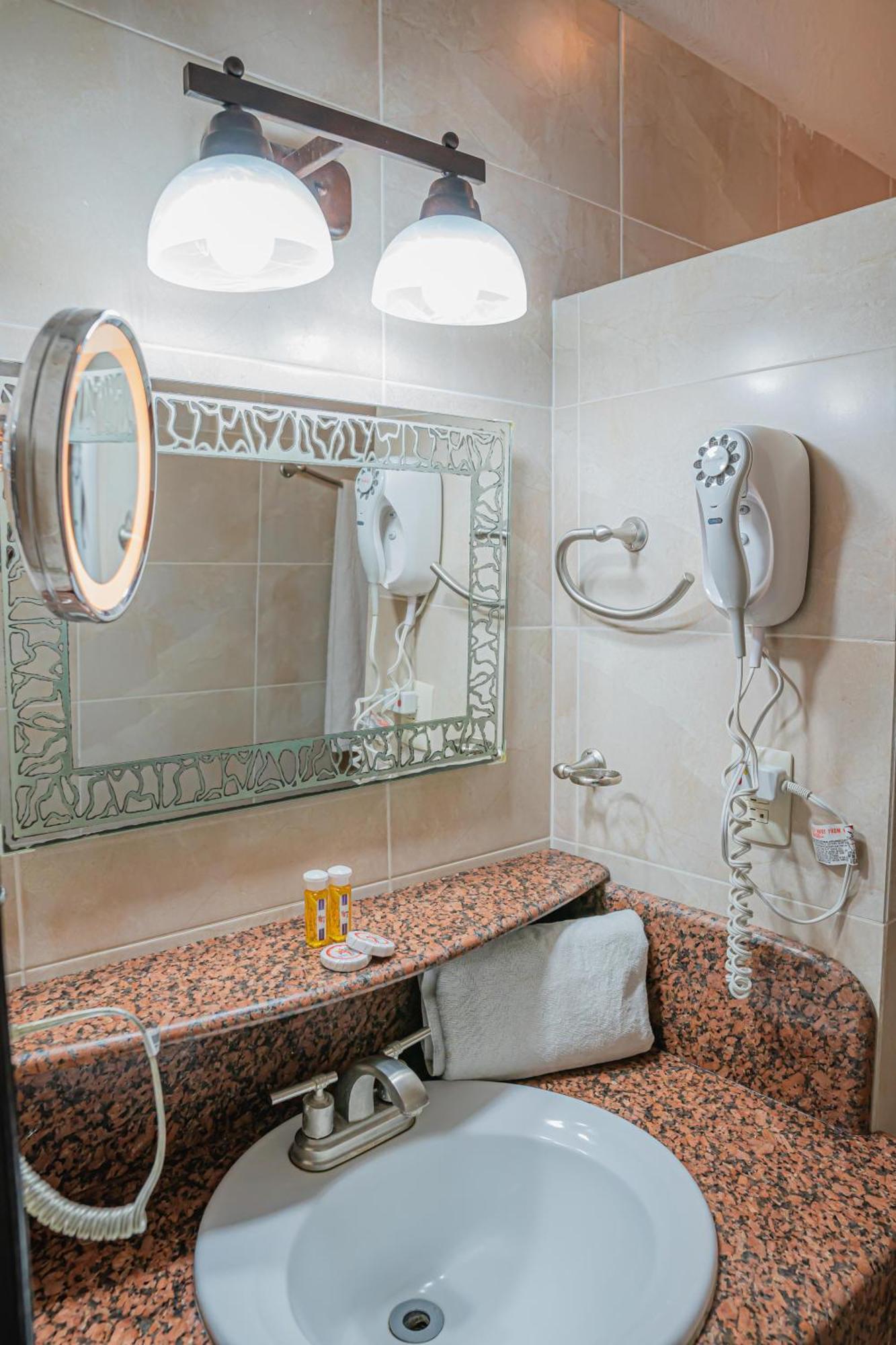Hotel Zapotlan سيوداد غوزمان المظهر الخارجي الصورة
