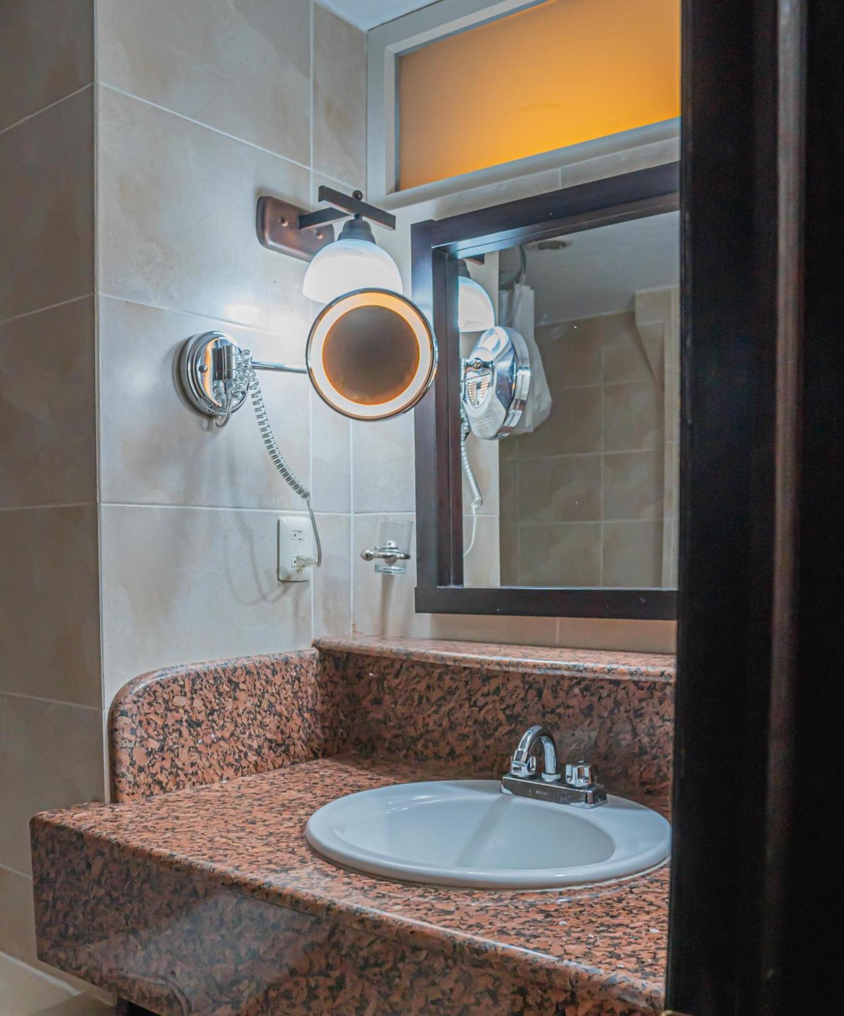 Hotel Zapotlan سيوداد غوزمان المظهر الخارجي الصورة