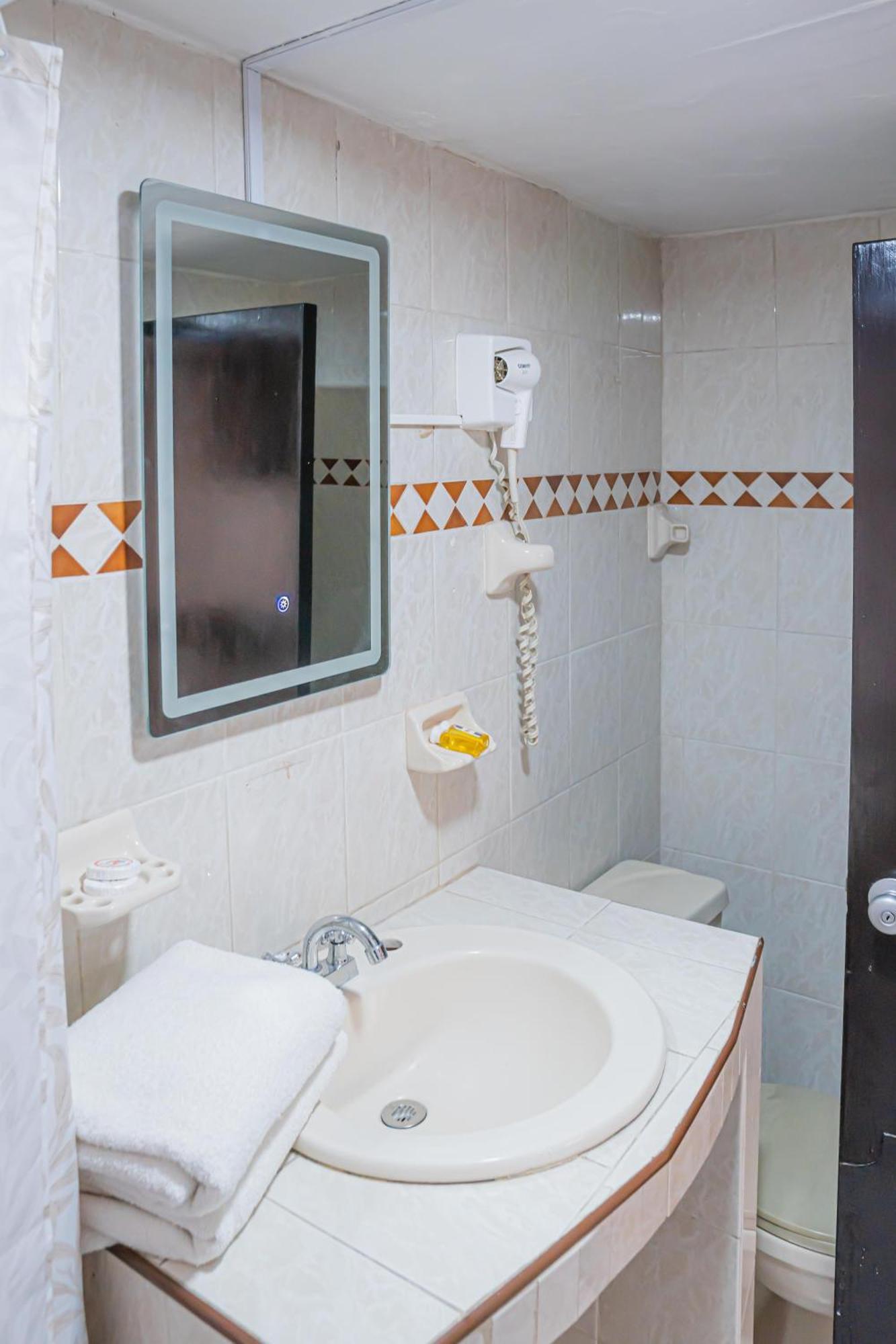Hotel Zapotlan سيوداد غوزمان المظهر الخارجي الصورة