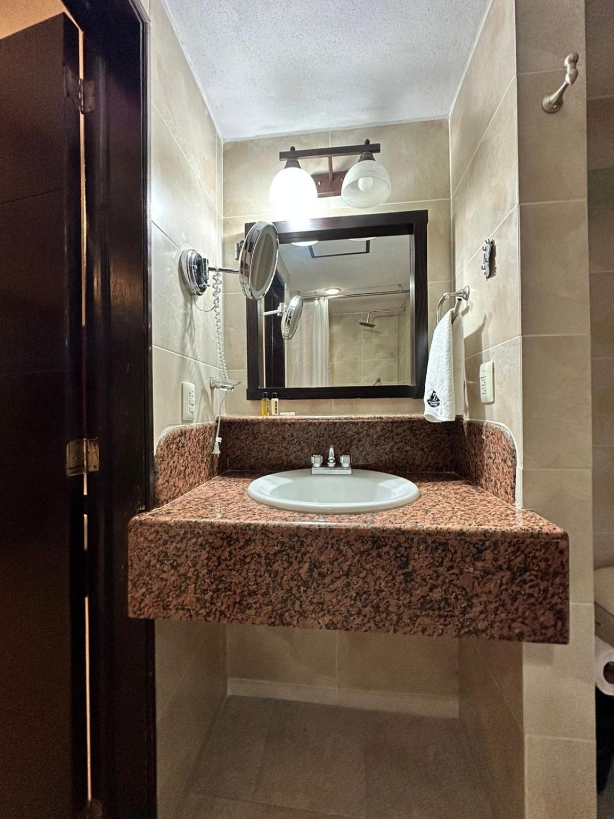 Hotel Zapotlan سيوداد غوزمان المظهر الخارجي الصورة