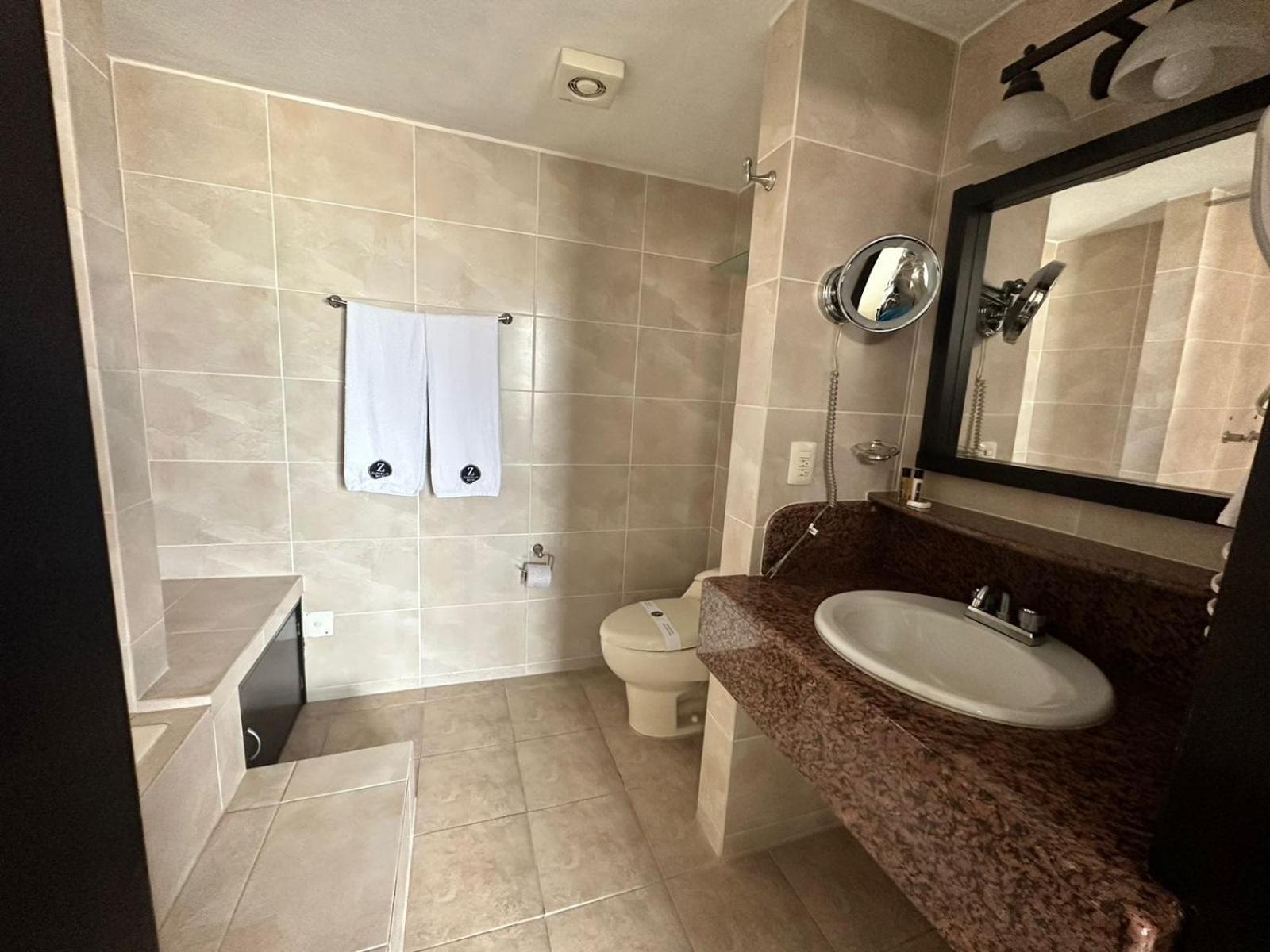 Hotel Zapotlan سيوداد غوزمان المظهر الخارجي الصورة